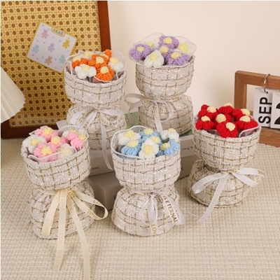 Harga yang bagus Buket Wol Berjubah Kecil 8 Bunga Puff Buket Tenun Tangan Hadiah Ulang Tahun Kreatif Berbagai Warna 10*10*15cm on line