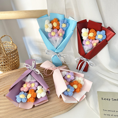 Harga yang bagus Hari Valentine Delight Mini Bouquet dengan Bunga Puff Woolen Rose dalam Berbagai Warna on line