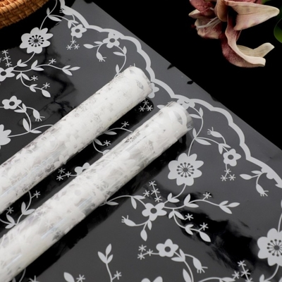 Harga yang bagus Yitong imitasi renda renda selophane transparan karangan bunga tahan air kertas bungkus bunga opp plastik bahan bungkus bunga on line