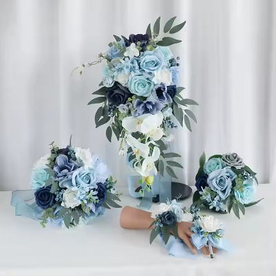Harga yang bagus Es Biru Mawar Memegang Bunga Pengiring Pengantin Buket Pernikahan Corsage Pergelangan tangan Bunga Pernikahan Bunga buatan on line