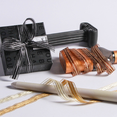 Beli Perbatasan emas, perbatasan perak, benang salju bergaris, benang tepi, pita bagian tengah, bungkus hadiah bunga DIY, pita pernikahan, pita berwarna online manufacture