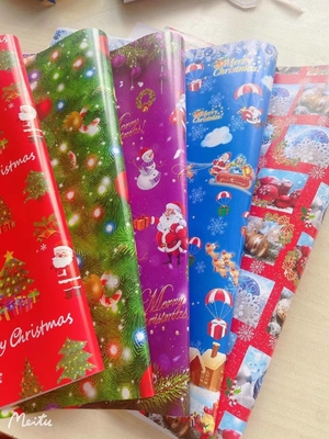 Harga yang bagus Desain Populer Kado Bungkus Kertas Gulungan Ukuran 50cm * 70cm Desain Natal on line
