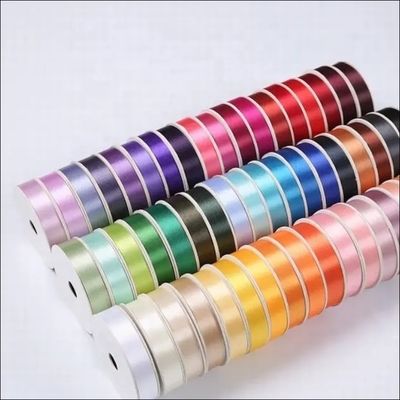Harga yang bagus Polyester Dekorasi Ribbon Hadiah Satin 10mm 100mm Custom Roll untuk Packing Natal on line