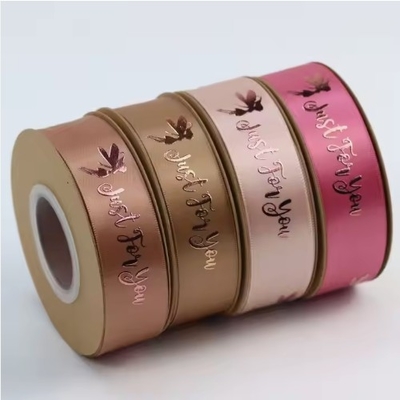 Harga yang bagus Disesuaikan Satin 3D Nama Perusahaan Logo Cetak Ribbon Bunga untuk Dekorasi Hari Valentine on line