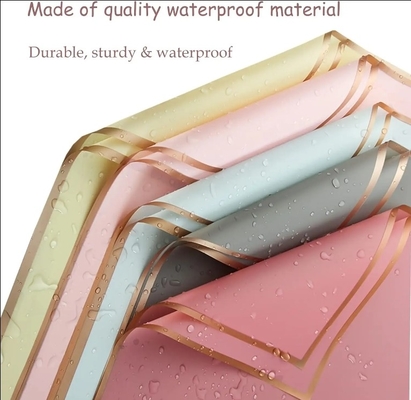 Harga yang bagus Waterproof 58*58cm Golden Edge Bouquets Flower Wrapping Paper untuk bungkus toko bunga on line