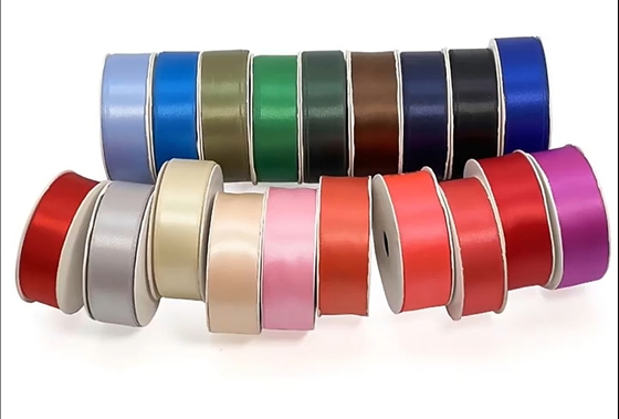 Harga yang bagus 100% Polyester Satin Ribbon Roll untuk Buket Bunga dan Kemasan Hadiah on line