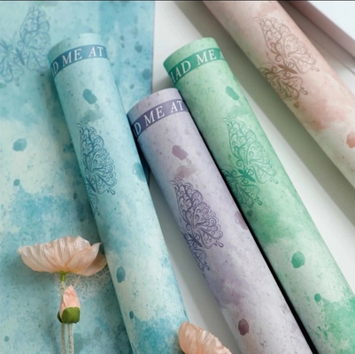 Harga yang bagus Kertas bungkus florist antistatik dengan desain bunga mawar seni tahan air dan tergores on line