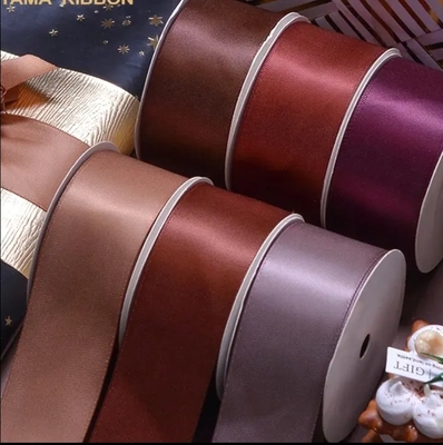 Harga yang bagus Polyester Double Face Smooth Satin Ribbon dalam warna padat untuk kemasan/dekorasi hadiah on line