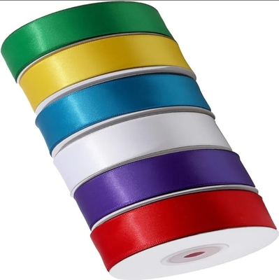 Harga yang bagus Grosir Pabrik Liston Satin Ribbon Roll Solid Color Dekoratif Polyester Ribbon Tapes untuk bungkus hadiah on line