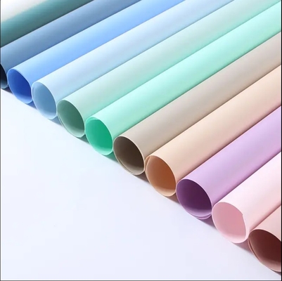 Harga yang bagus Warna yang disesuaikan Waterproof Paper Sheet Solid Plastic Cellophane Wrapping untuk bunga segar on line