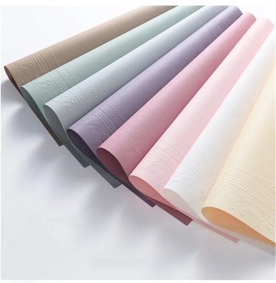 Harga yang bagus Kustom 53*53 CM Warna 3D Cetak Kertas Bungkus Bunga Mawar Untuk Bunga Merah on line