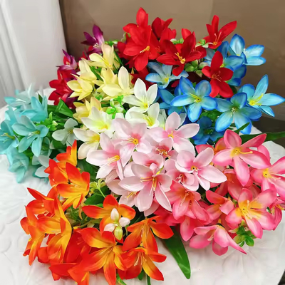 Harga yang bagus Produsen Jual Langsung Bunga Bunga Lily Bulet buatan Jual Hot Dekorasi Rumah Perayaan Pernikahan Buket Bunga Palsu on line
