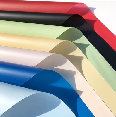 Harga yang bagus Kertas bunga berwarna padat yang dibungkus kertas matte, bahan kertas kemasan bunga, bungkus toko bunga kertas kemasan tahan air, kertas plastik semi-transparan on line
