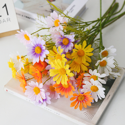 Harga yang bagus Dekorasi chamomile bunga simulasi, dekorasi ruang tamu mall bunga palsu, karangan bunga, dekorasi meja bunga plastik kering, bunga daisy kecil on line