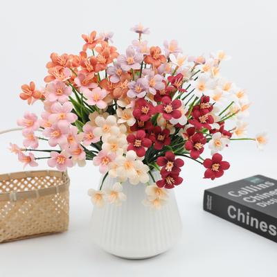 Harga yang bagus Simulasi bunga daisy dekorasi rumah, musim semi rumput anggrek pernikahan, dekorasi pengaturan bunga luar ruangan, bunga palsu plastik buatan on line
