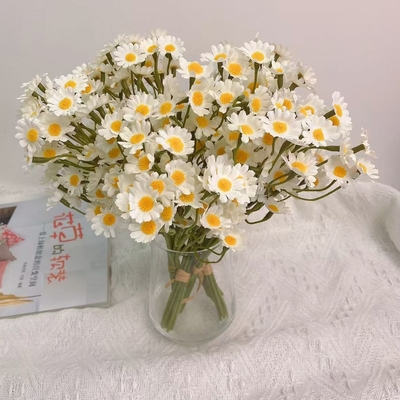 Harga yang bagus Grosir dari produsen bunga bunga buatan ins chamomile, bunga kecil, bunga buatan, dekorasi ruang tamu, bunga meja, dan karangan bunga dekoratif on line