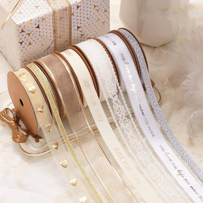 Harga yang bagus Dekorasi Hadiah Natal Snow Silk Ribbon 520 di Emas Polyester Emas dan Perak Sutra on line