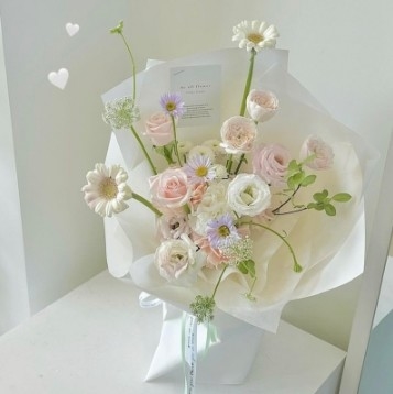Harga yang bagus Kertas Pembungkus Bunga Floral Film Mutiara Ekstra Tebal Macaron 57*57cm dengan Banyak Warna on line