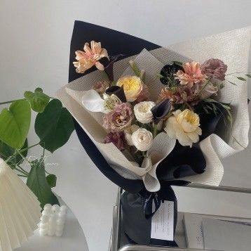 Harga yang bagus Kertas Pembungkus Bunga Floral Matte Aristokrat Hitam Putih untuk Pengemasan Buket dalam Banyak Warna on line