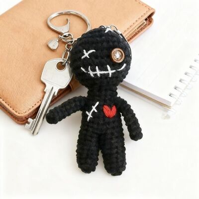 Harga yang bagus Black Color Evil Crochet Doll Customized Knitting Cursed Doll with Red Heart Handmade Keychain Hanger for pp Stuffed Plush Doll on line