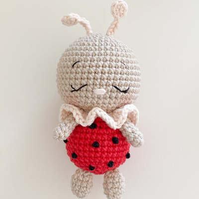 Harga yang bagus Cute Mini Crochet Baby Ladybug Toy Soft Amigurumi Bee Doll with Organic Cotton Fabric PP Cotton Filling Mesh Lining on line