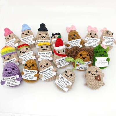 Harga yang bagus 200 Gaya Teks Khusus Kerajinan Tangan Kawaii Crochet acar Bunga Potato Positif Dukungan Emosionalitas Hewan Crochet Boneka on line