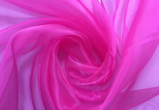 Harga yang bagus 50GSM Organza Tulle Rolls Anti Static Untuk Dekorasi Acara on line