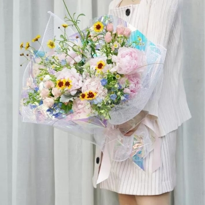 Harga yang bagus Rainbow PET Florist Kertas Pembungkus 50cmx50cm Kertas Pembungkus Plastik Warna-warni on line