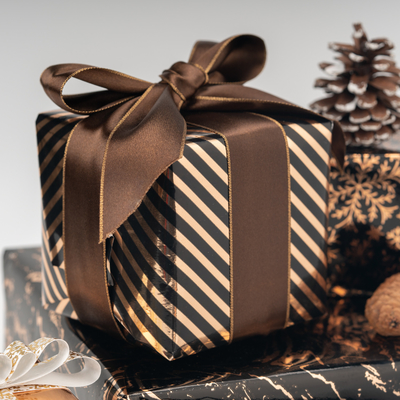 Harga yang bagus Kertas Pembungkus Kraft Bergaris Gaya Hitam 10m Gulung Kertas Pembungkus Natal OEM on line